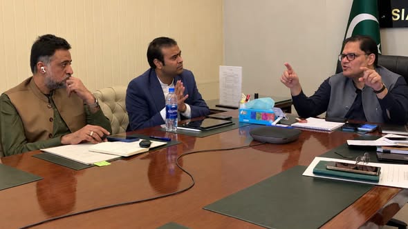ڈپٹی کمشنر سیالکوٹ اویس مشتاق کی زیر صدارت ضلع میں جاری ترقیاتی منصوبوں پر پیشرفت کا جائزہ لینے کے لئے اجلاس منعقد ہوا