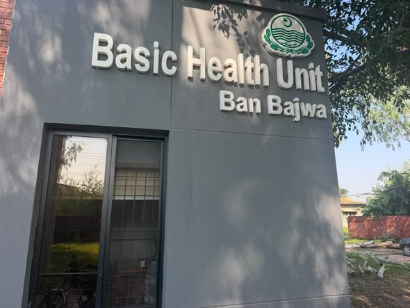 اسسٹنٹ کمشنر پسرور کا بنیادی مرکز صحت بن باجوا کا دورہ
