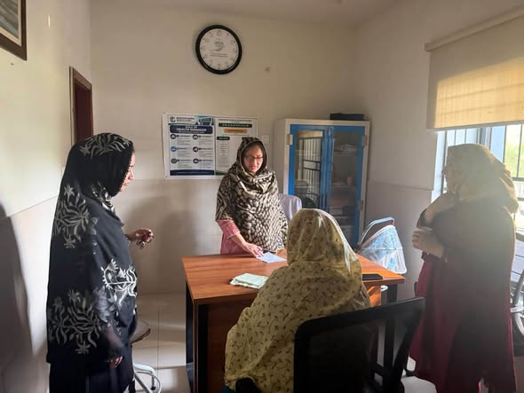 اسسٹنٹ کمشنر پسرور کا بنیادی مرکز صحت بن باجوا کا دورہ