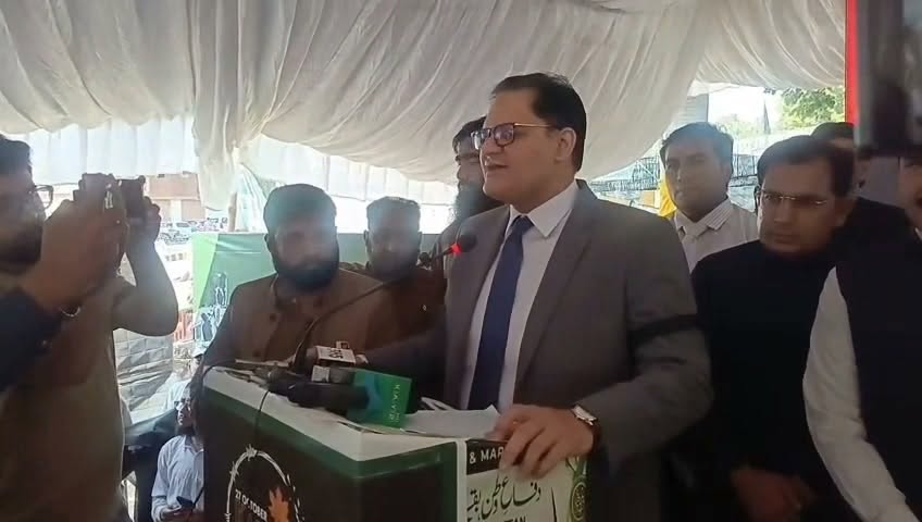 کچہری چوک میں 'کشمیر بلیک ڈے' پر یکجہتی ریلی: ڈپٹی کمشنر اویس مشتاق اور شہریوں کا مقبوضہ وادی سے اظہارِ یکجہتی