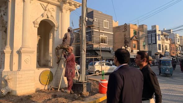 ڈپٹی کمشنر سیالکوٹ اویس مشتاق نے کچہری چوک پہ جاری بیوٹیفیکیشن کے کام کا جائزہ لیا