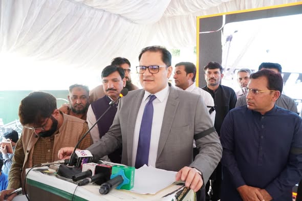 کچہری چوک میں 'کشمیر بلیک ڈے' پر یکجہتی ریلی: ڈپٹی کمشنر اویس مشتاق اور شہریوں کا مقبوضہ وادی سے اظہارِ یکجہتی