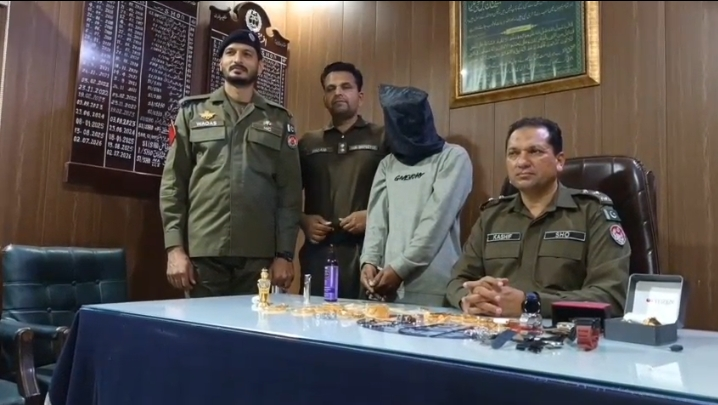 تھانہ حاجی پورہ پولیس کی بڑی کامیابی گھر میں چوری کی بڑی واردات  قلیل مدت میں ٹریس ملزم گرفتار