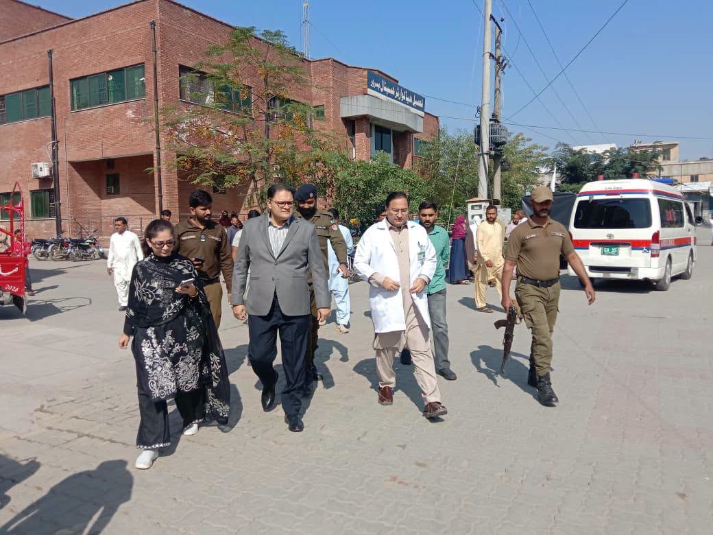 ڈپٹی کمشنر سیالکوٹ اویس مشتاق نے تحصیل ہیڈ کوارٹر ہسپتال پسرور کا دورہ کیا