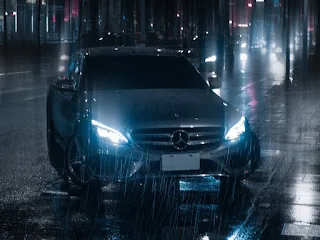 بارش صرف ایک گاڑی پر، حیرت انگیز