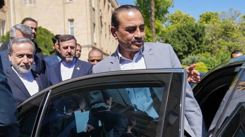 فیلڈ مارشل عاصم منیر کے دورۂ ایران میں کیا ہوا اور یہ کیوں اہم ہے؟