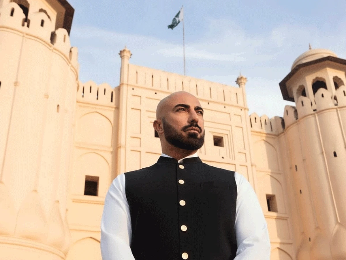 پی ائی اے نے نئے یونیفارم ڈیزائن کےلیے ملک کے معروف ڈیزائنر کا انتخاب کرلیا