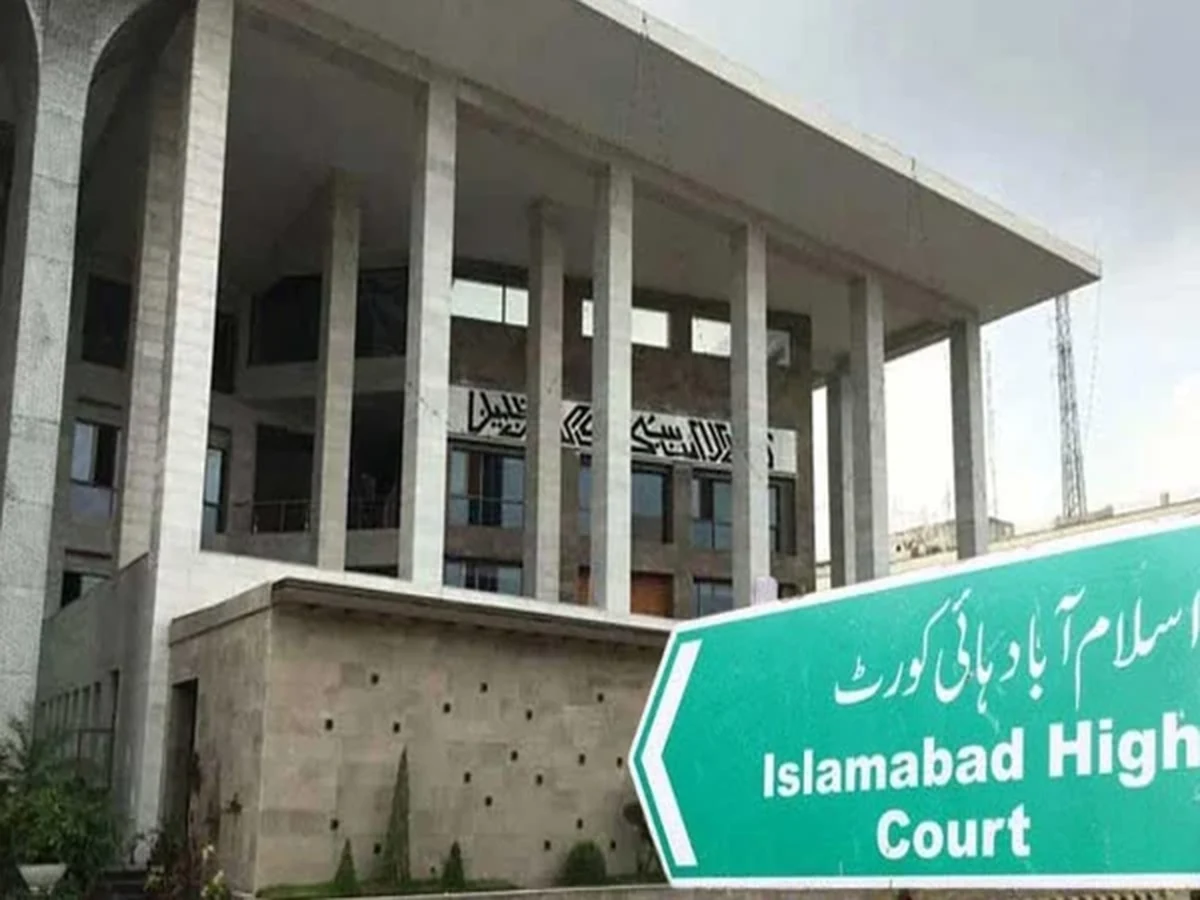 اسلام آباد؛عدالتی حکم کے باوجود آبپارہ فلیٹس خالی کرانے پر چیئرمین سی ڈی اے طلب