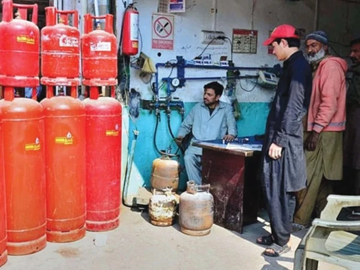 لاہور: ایل پی جی ڈسٹری بیوٹرز کی دو روزہ ہڑتال، پنجاب بھر میں بیشتر دکانیں بند