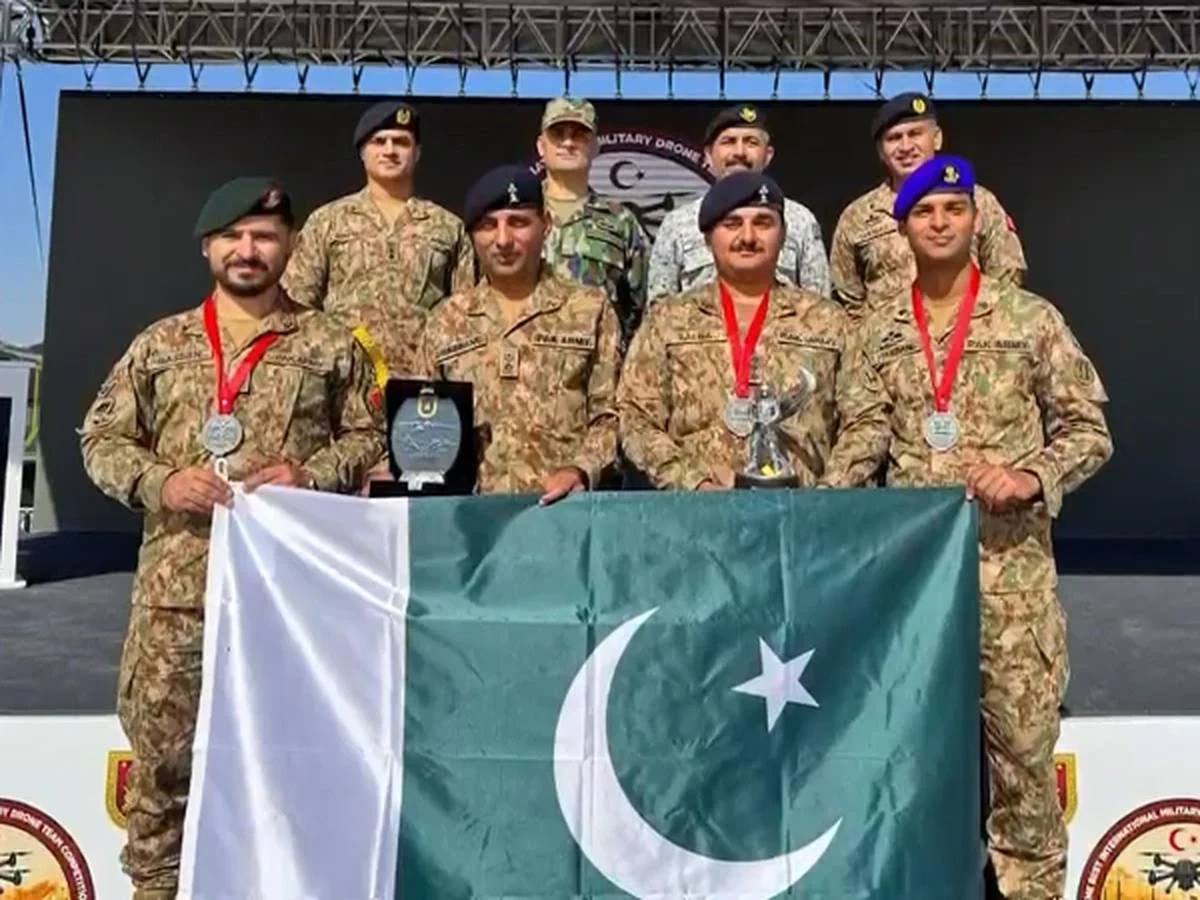 پاکستان کی دی بیسٹ انٹرنیشنل ملٹری ڈرون ٹیم مقابلے میں شاندار کارکردگی، قوم کا سر فخر سے بلند