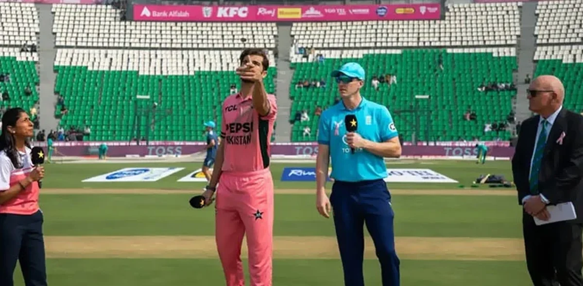 پاکستان کا انگلینڈ کے خلاف ٹاس جیت کر فیلڈنگ کا فیصلہ