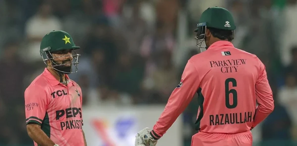 شاداب خان نے پانسہ پلٹ دیا، انگلینڈ کے جبڑوں سے فتح چھین لی