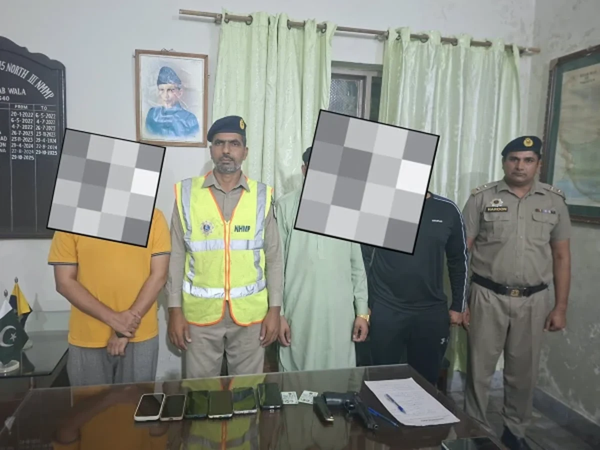 موٹروے پولیس نے دوران چیکنگ کار سے مغوی کو بازیاب کرالیا، تین اغوا کار گرفتار