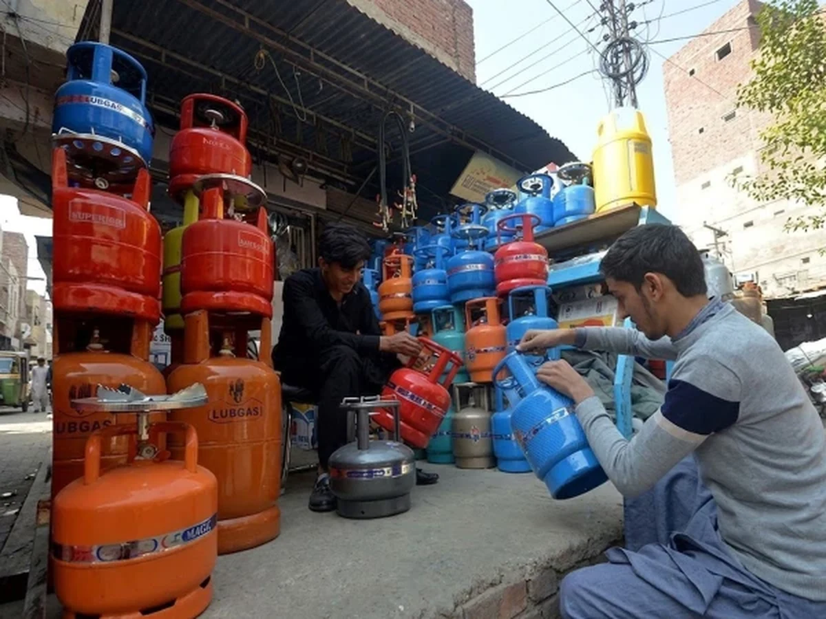 ایل پی جی کارگو پاکستان پہنچنے کے باوجود قیمتیں کم نہ ہو سکیں