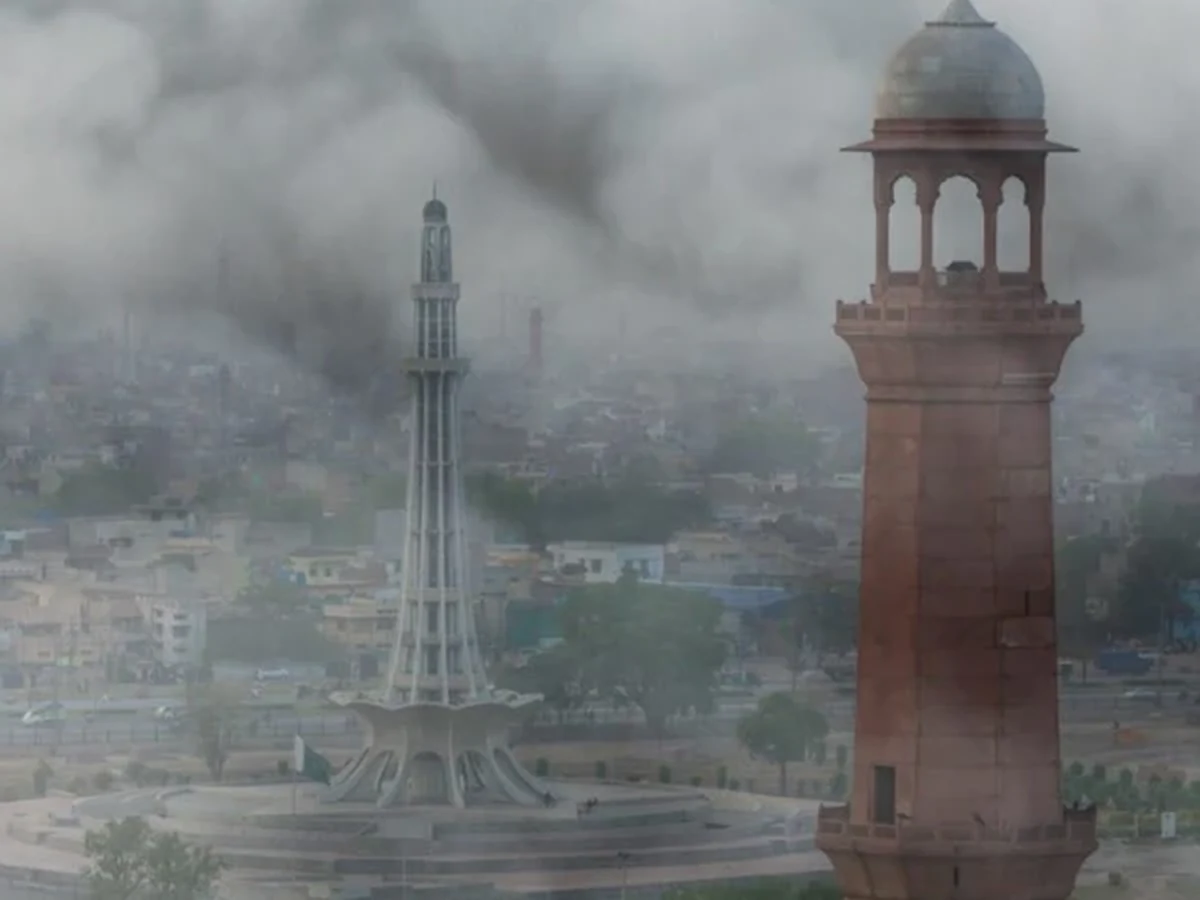 لاہور، آج پھر لاہور فضائی آلودگی میں دنیا بھرمیں پہلے نمبر پہنچ گیا